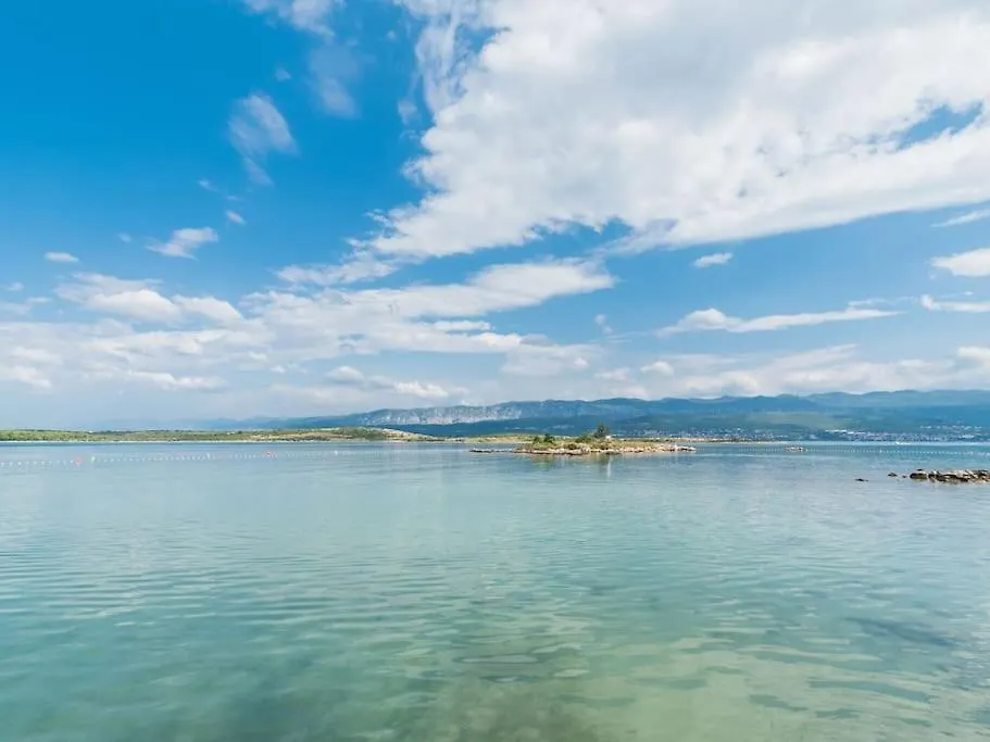 Apartment F-1 Klimno 0*,  Croatia