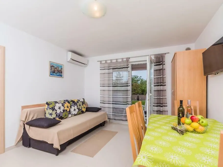 Apartment F-1 Klimno Croatia